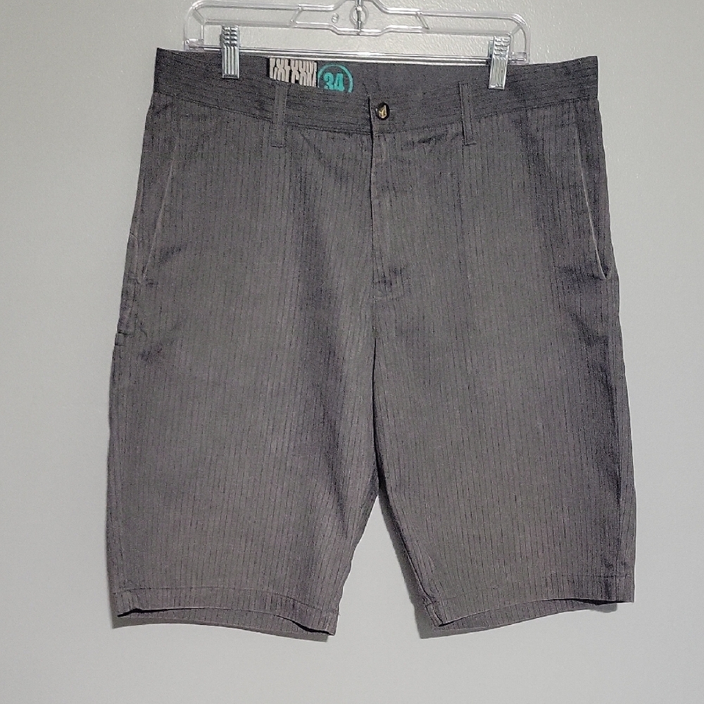 Volcom Gray Striped Men's Shorts- Sz 34- Preppy, Y2K, Casual, Dress, Flat Front